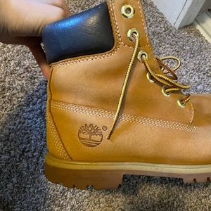 Size 8.5 timberland boots slight wear to suede